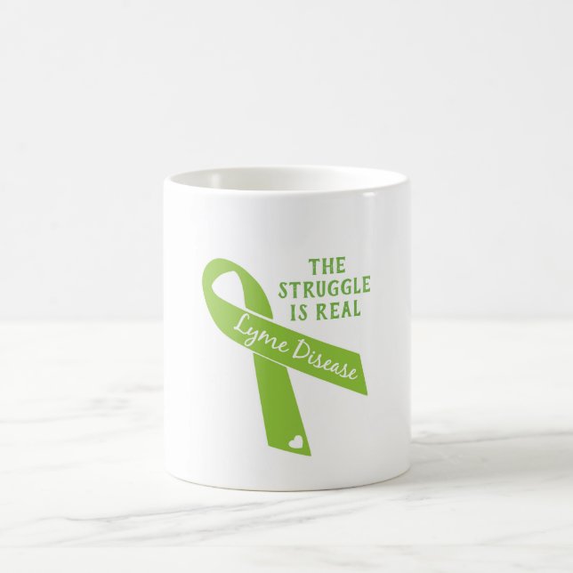Taza De Café Conciencia de la enfermedad de Lyme - la lucha es (Centro)