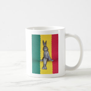 Taza De Café Conejo - Conejo en colores rastas: un toque de Gro