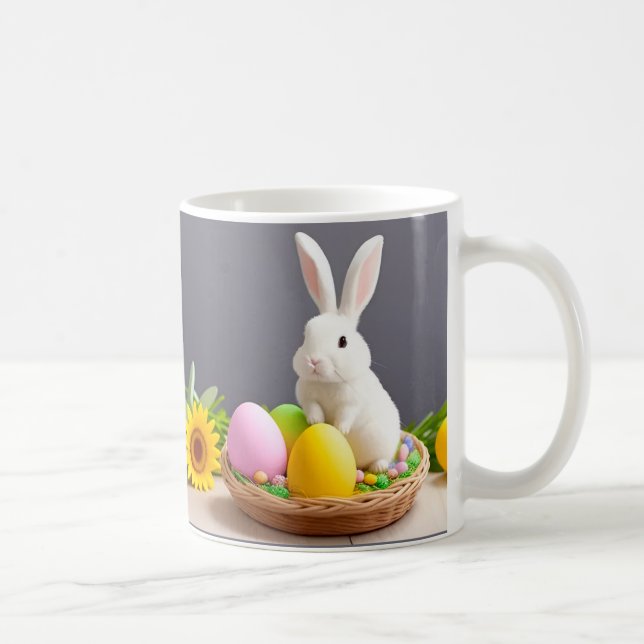 Taza De Café Conejo de Pascua sentado en una canasta (Derecha)