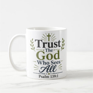 Taza De Café Confía en el Dios que ve todo Cita bíblica en negr