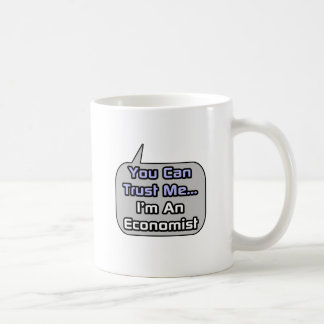 Taza De Café Confía en mí.. Soy economista