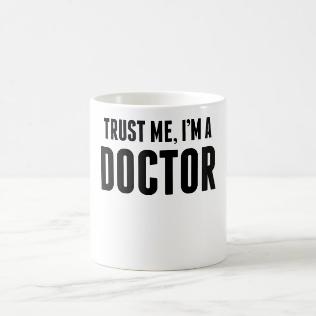 Taza De Café Confíe en que yo es médico (Centro)