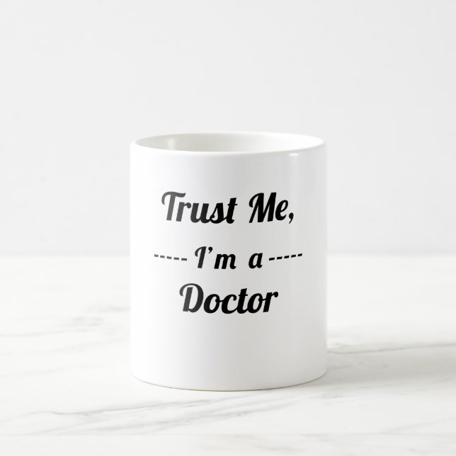 Taza De Café Confíe en que yo es médico (Centro)