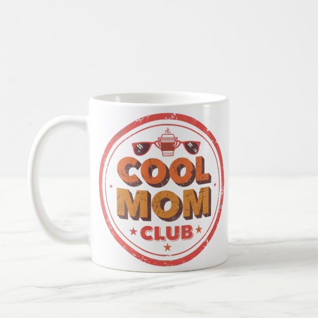 Taza De Café Cool Mom Club | Retro Badge Logo (Izquierda)