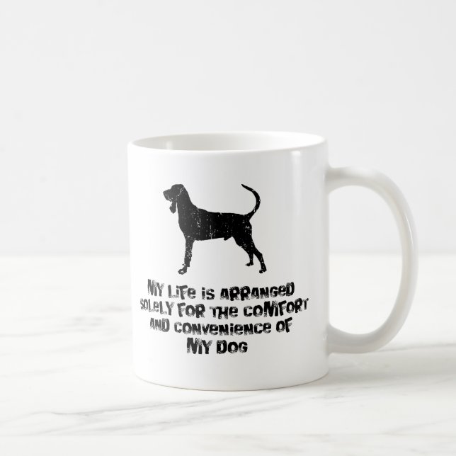 Taza De Café Coonhound negro y del moreno (Derecha)