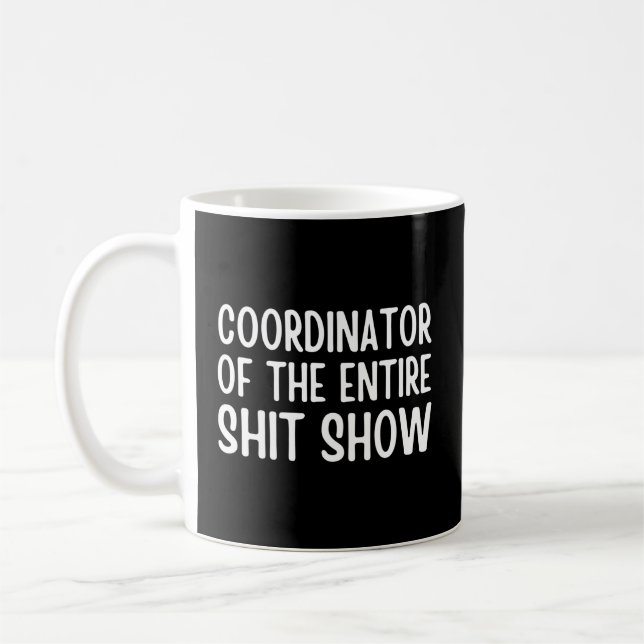 Taza De Café Coordinador De Todo El Shitshow Diciendo (Izquierda)