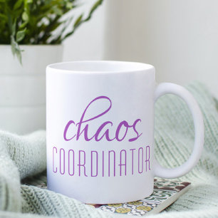 Taza De Café Coordinador del caos: café con guión púrpura