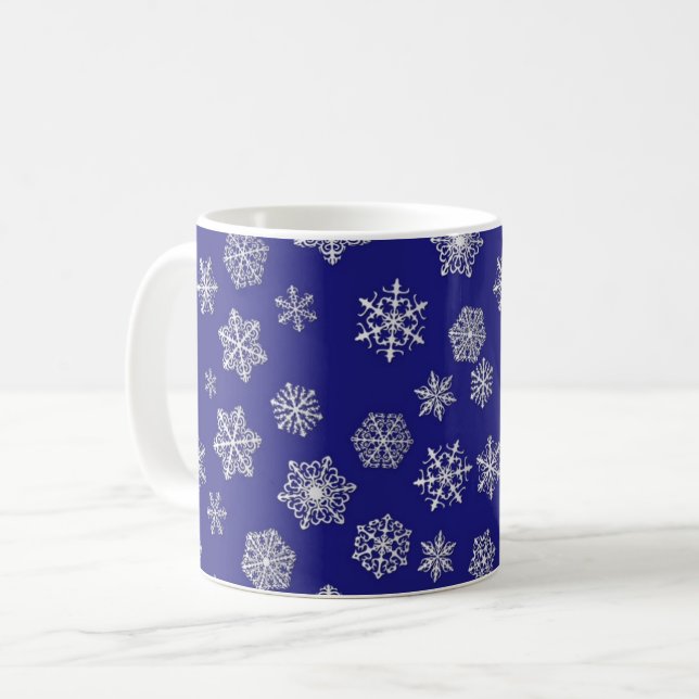 Taza De Café Copos de nieve blancos contra azul cobalto profund (Anverso izquierdo)