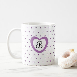 Taza De Café Corazón morado y confeti triangular inicial