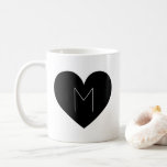 Taza De Café Corazón negro contemporáneo Simple Monograma Mug<br><div class="desc">Moderna taza de personalizable con ilustracion de corazón negro con simple monograma de tipografía. Personalice esta taza agregando sus propias letras. Esto será perfecto como regalo.</div>