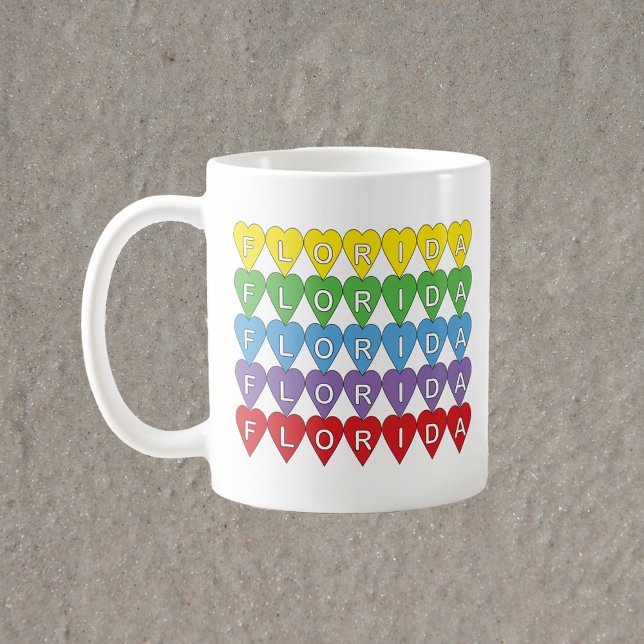 Taza De Café Corazones Arcoíris de Florida (A mug that says Florida in red, yellow, green, blue & purple hearts.)