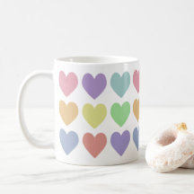 Corazones de arcoíris pastel de niña linda