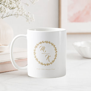 Taza De Café Corona de beige con monograma clásico elegante
