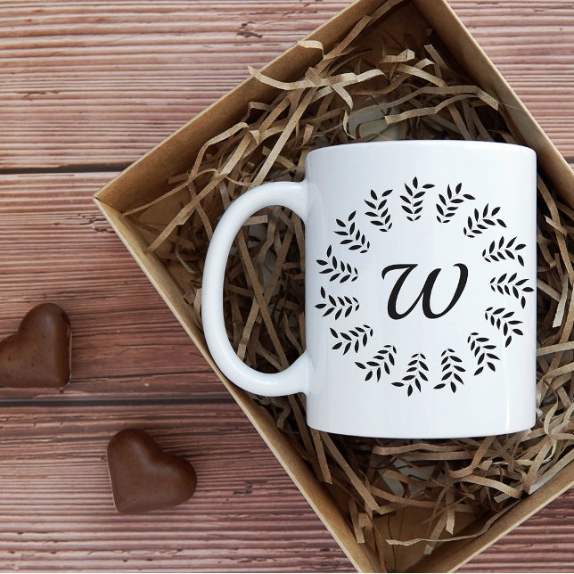 Taza De Café Corona de laurel negro monogramada (Subido por el creador)