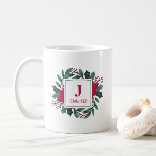 Taza De Café Corona de Navidad de Acebo Rojo Elegante Monograma
