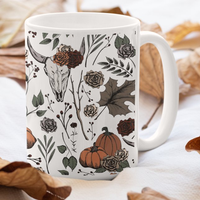 Taza De Café Cosecha de otoño occidental y cráneos de vacas (Rustic Autumn Country Cow Skulls, Fall Harvest and Roses Hand-Drawn Pattern in Black Ink.)