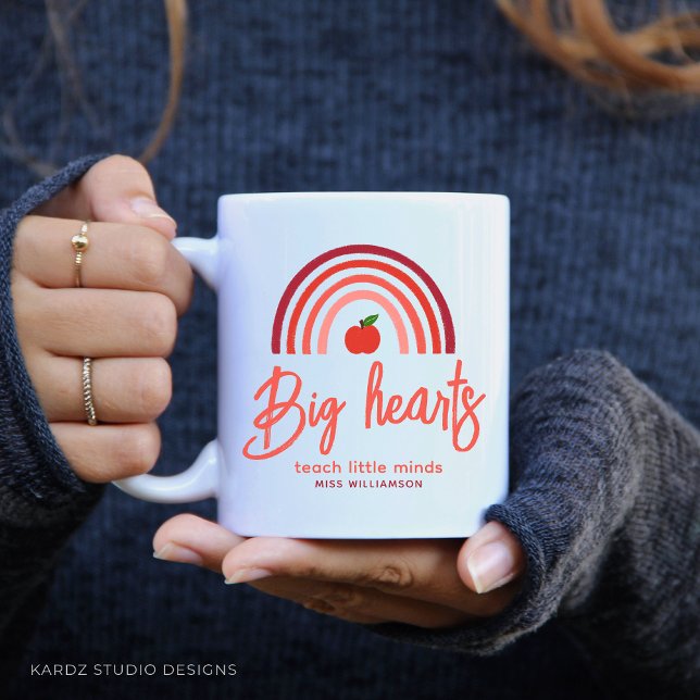 Taza De Café Cotización personalizada de valoración de profesor (Personalize this cute modern teacher mug as a gift for teacher appreciation. Fun rainbow and apple.)