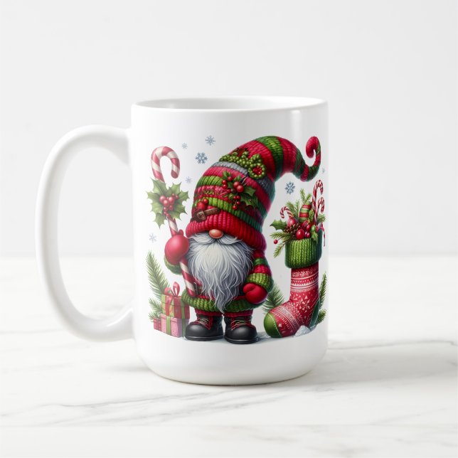 Taza De Café Cozy Christmas Gnome Art – Festive Holiday (Izquierda)