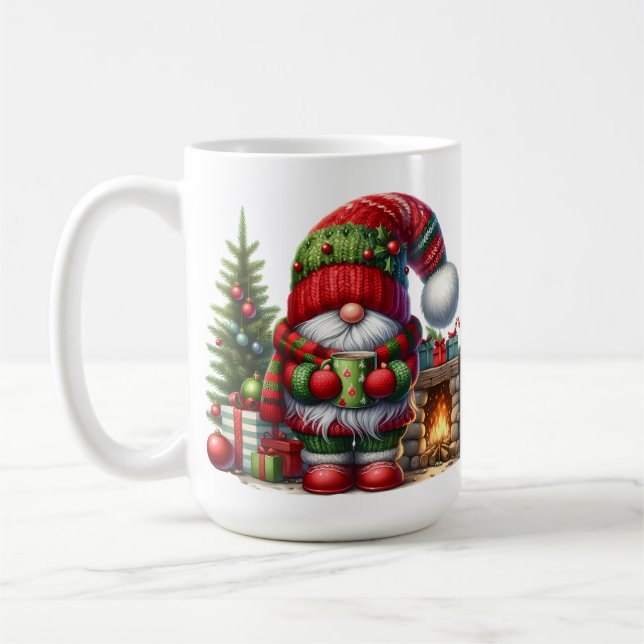 Taza De Café Cozy Christmas Gnome Art – Festive Holiday (Izquierda)