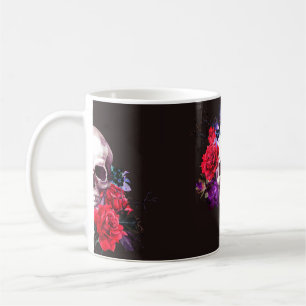 Taza De Café Cráneo con ramas de flores oscuras y mar de rosas 