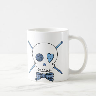 Taza De Café Cráneo y agujas que hacen punto (azules)
