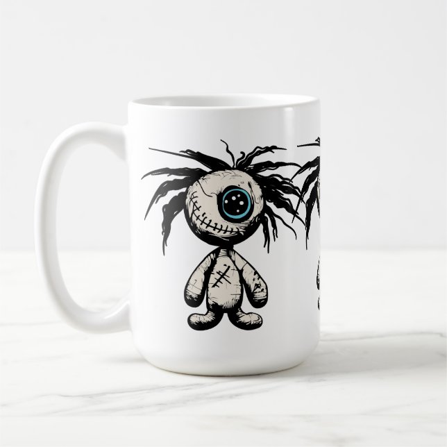 Taza De Café Creepy Ilustracion de muñeca cute voodoo (Izquierda)