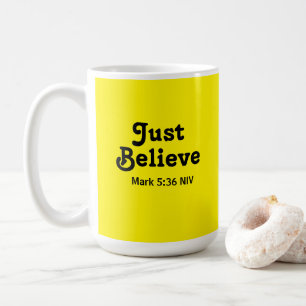 Taza De Café Creer cortés y luminoso en los milagros amarillo