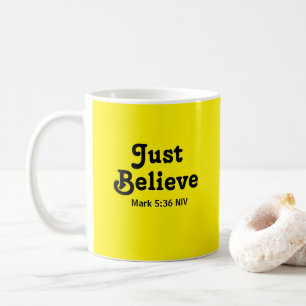 Taza De Café Creer cortés y luminoso en los milagros amarillo