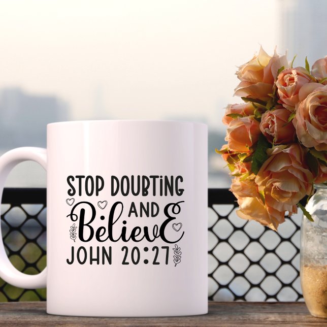 Taza De Café Creer en la biblia contra la escritura personaliza (Subido por el creador)