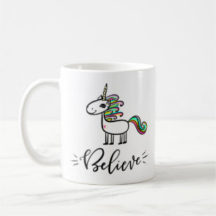 Taza De Café Creer en Unicornios, con letras a mano