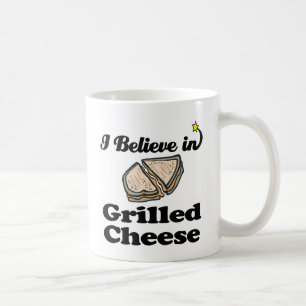 Taza De Café creo en el queso a la parrilla