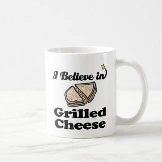 Taza De Café creo en el queso a la parrilla