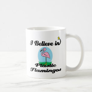 Taza De Café creo en flamencos de plástico