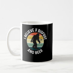 Taza De Café Creo En La Camiseta Bigfoot Y Beer Sasquatch