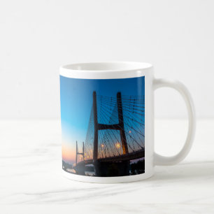 Taza De Café Crepúsculo En El Puente De Bill Emerson