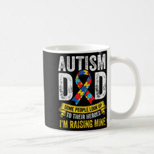 Taza De Café Criando héroe orgulloso de la conciencia del autis