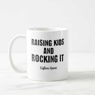 Taza De Café Criando Niños Y Moliendo Nombre Personalizado