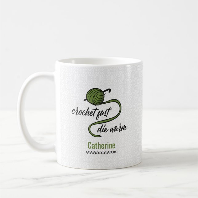 Taza De Café Crochet verde oliva rápido, mortal caliente (Izquierda)