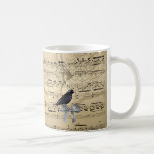 Taza De Café Crow en una hoja de música