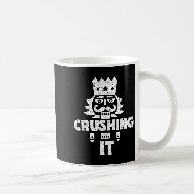 Taza De Café Crushing It Nutcracker Funny Retro Christmas Festi (Derecha)