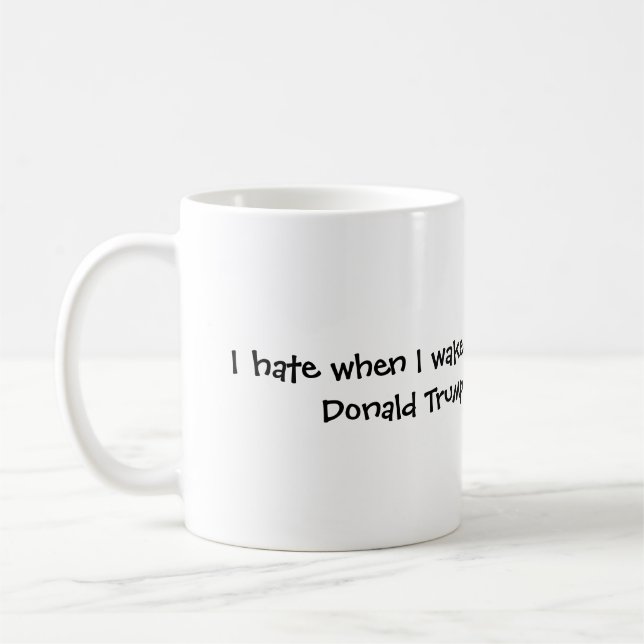 Taza De Café cuando despierto y Donald Trump sigue siendo prez (Izquierda)