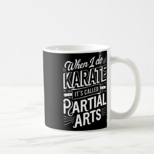 Taza De Café Cuando hago Karate se llama Artes parciales 10