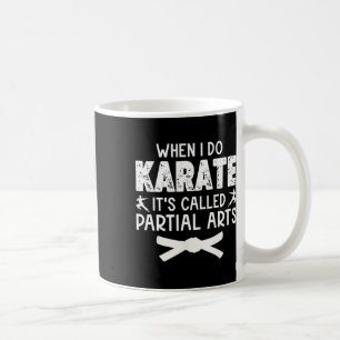 Taza De Café Cuando hago Karate se llama Artes parciales 13 
