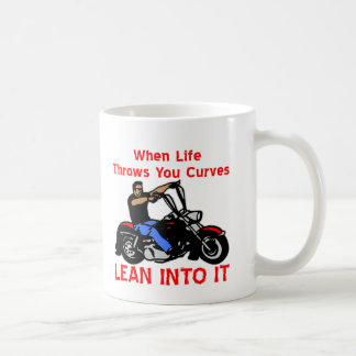 Taza De Café Cuando la vida lanza usted curva magro en él