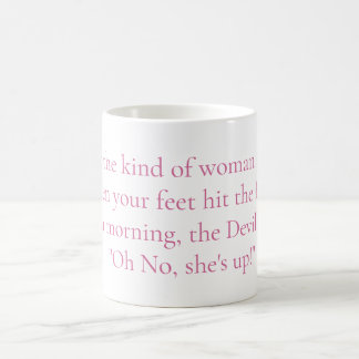Taza De Café Cuando sus pies golpean el suelo, el diablo dice O