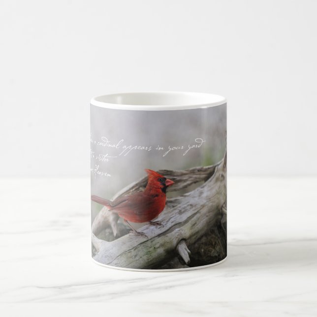 Taza De Café Cuando un cardenal aparece en su yarda… (Centro)