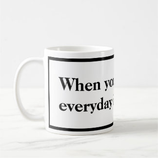 Taza De Café Cuando usted es blanco y negro jubilado asalte