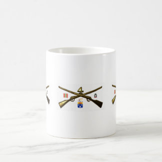 Taza De Café Cuartos rifles de la cruz del regimiento de