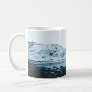 TAZA DE CAFÉ CUBIERTA DE MONTAÑA CON FOTOGRAFÍA DE NIEVE