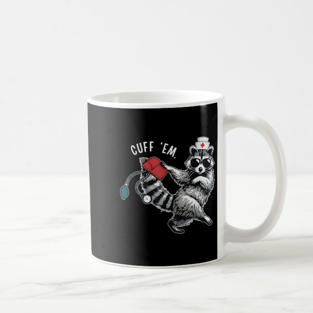 Taza De Café Cuff Em Enfermera Profesional Tee, Raccoon Nurse A (Derecha)
